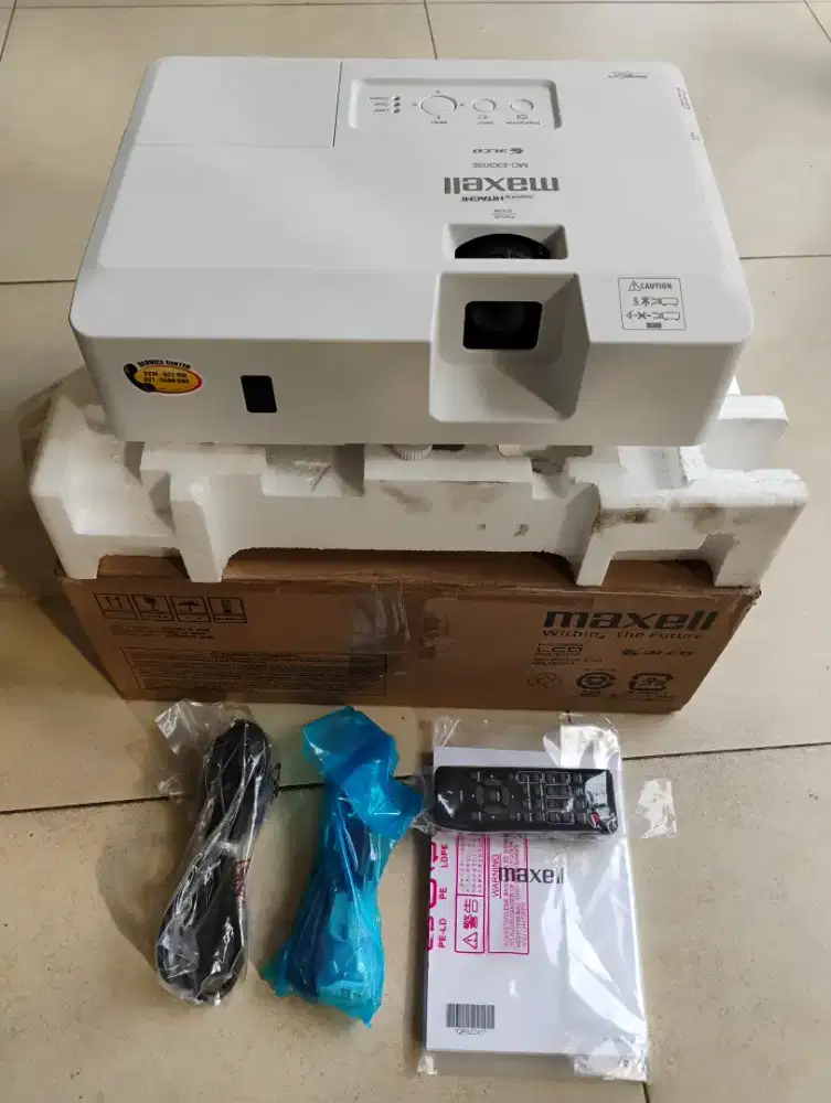 Proyektor MAXELL By HITACHI MC-EX303E