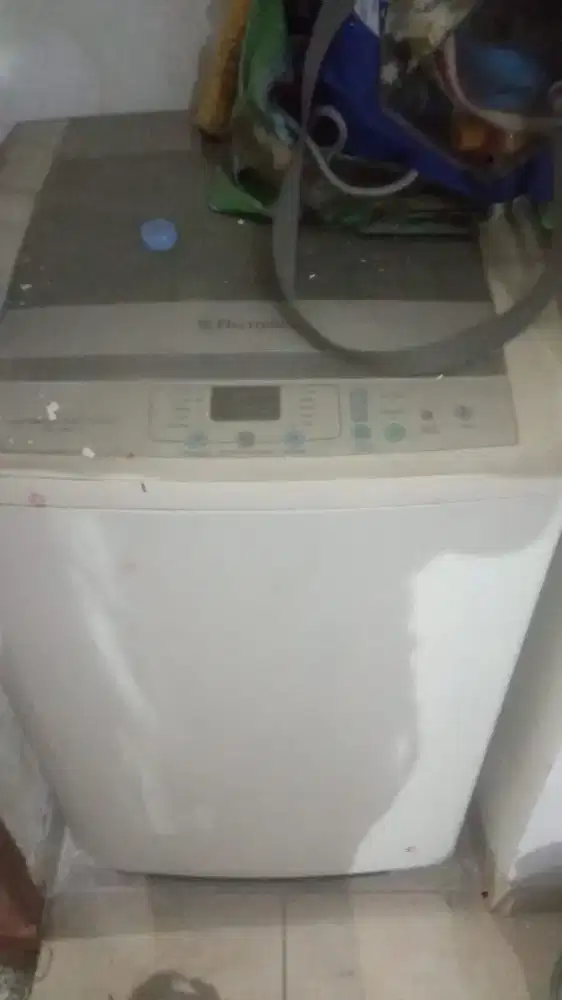 Mesin cuci merek electrolux