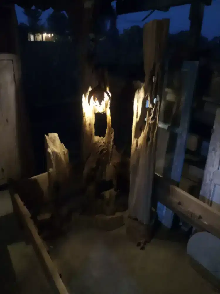 pajangan ruangan tamu kayu jati erosi