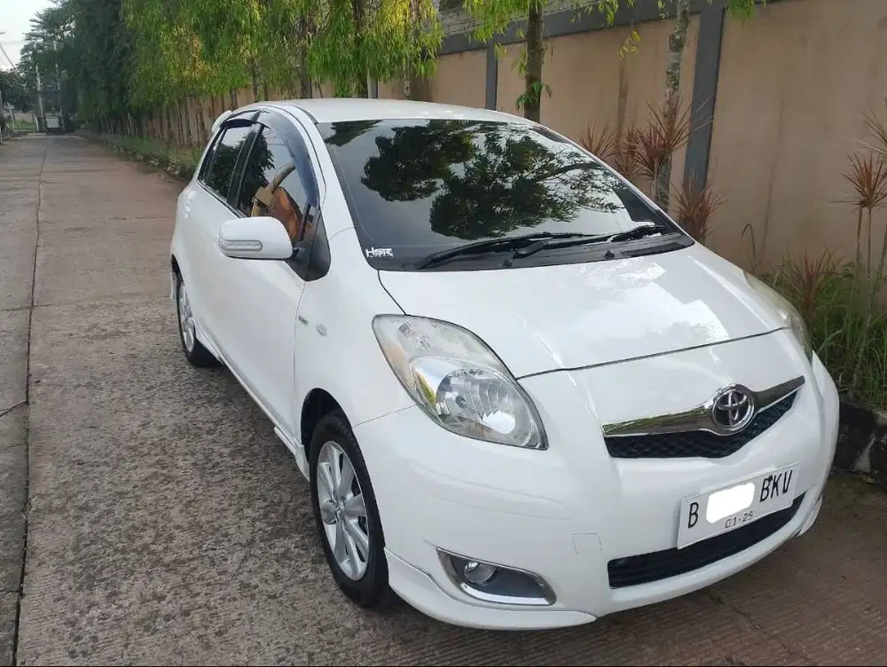 Toyota Yaris E 2010 AT