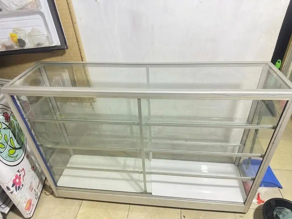Etalase jualan sembako