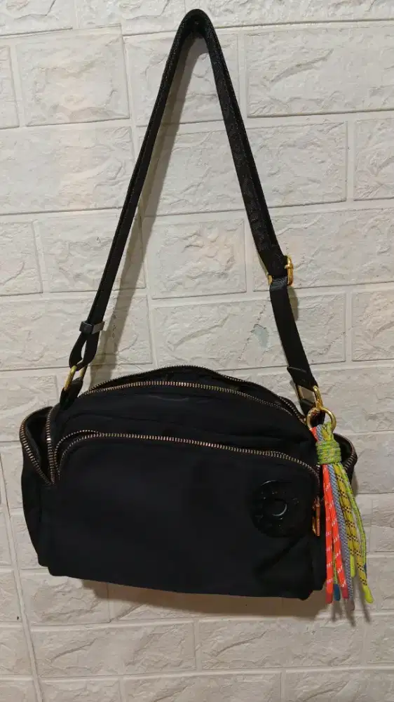 Aneka tas tote dan selempang