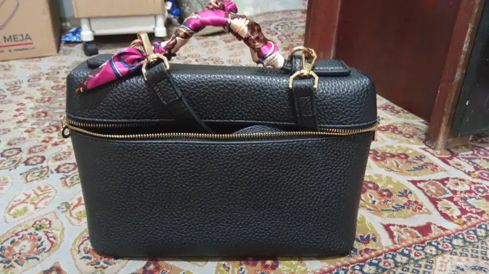 Aneka tas tote dan selempang