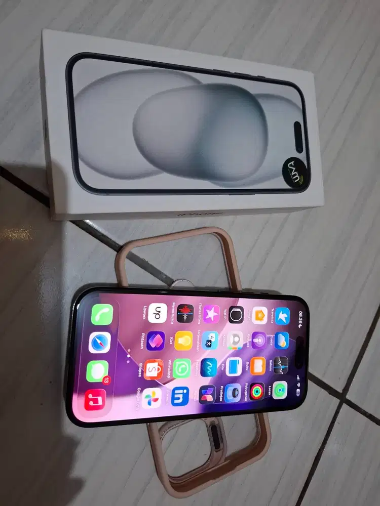 Jual cepat free kepala charger..iphone 15 128 gb black