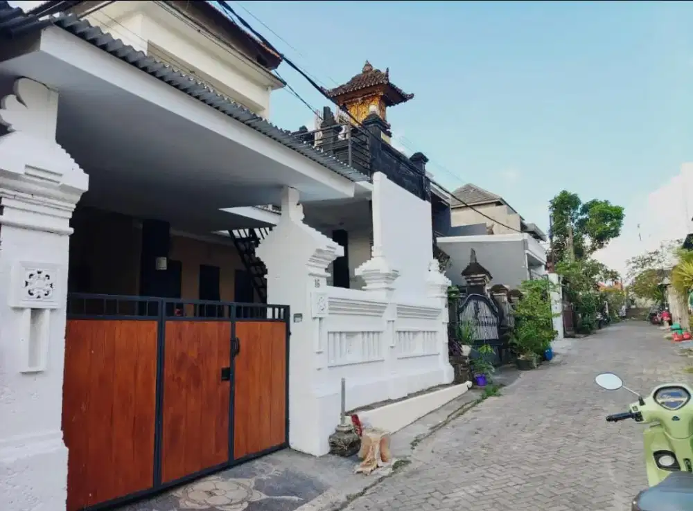 Rumah 3 lantai di lingkungan perumahan Penamparan Denpasar Barat Bali