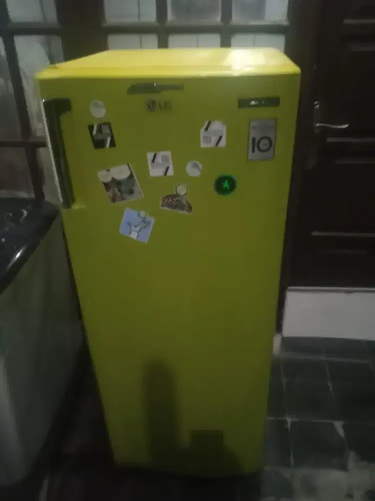 Kulkas merk LG kondisi mulus