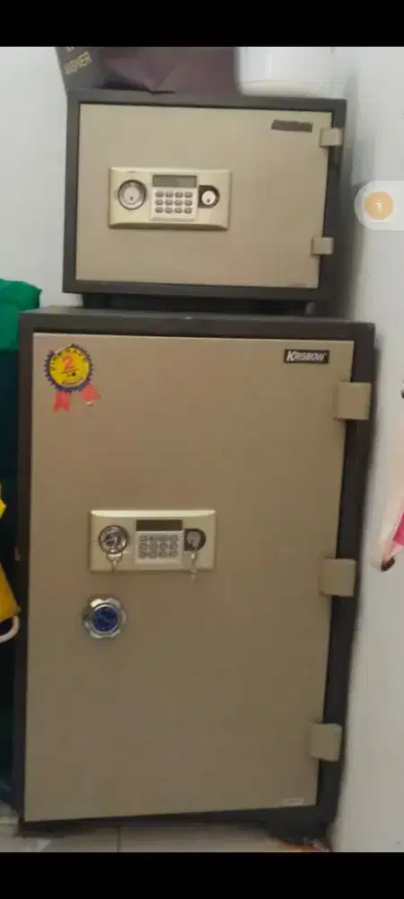 2 unit brankas kecil & besar merk krisbow