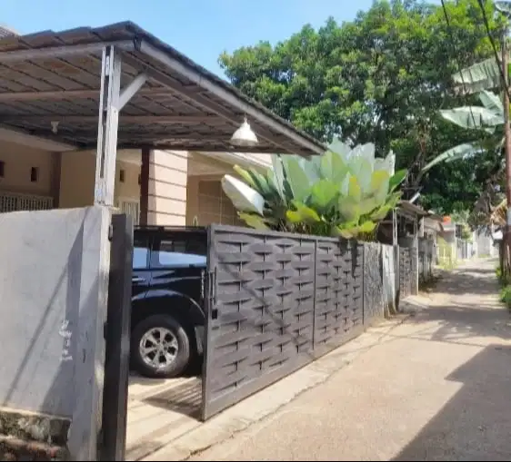 Rumah Asri dan Strategis Jual Cepat Semi Furnish