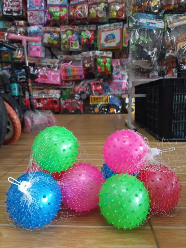 mainan anak bola duri set isi 4