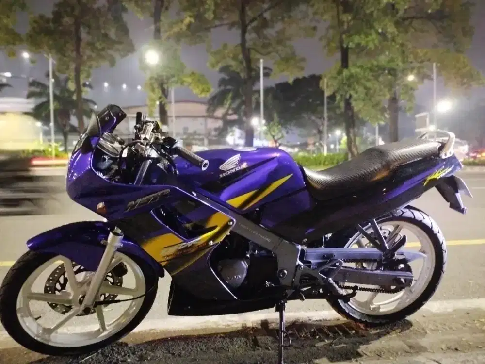 Honda NSR ungu kuning