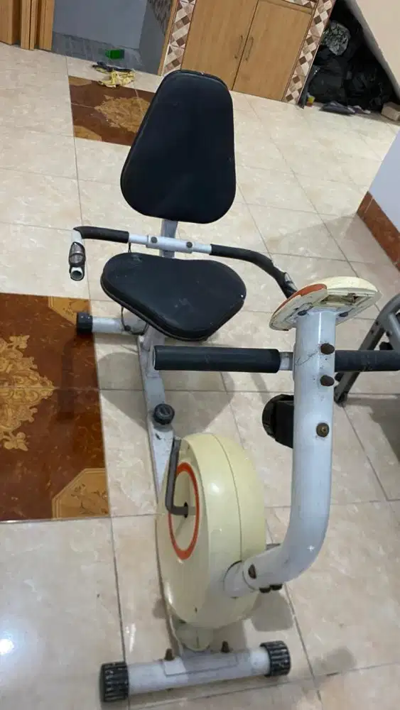 Sepeda statis terapi fitnes