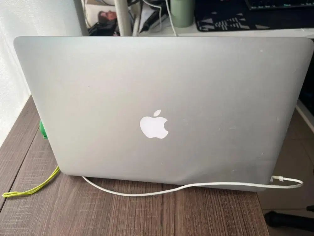 Macbook Air 13 inch thn 2015