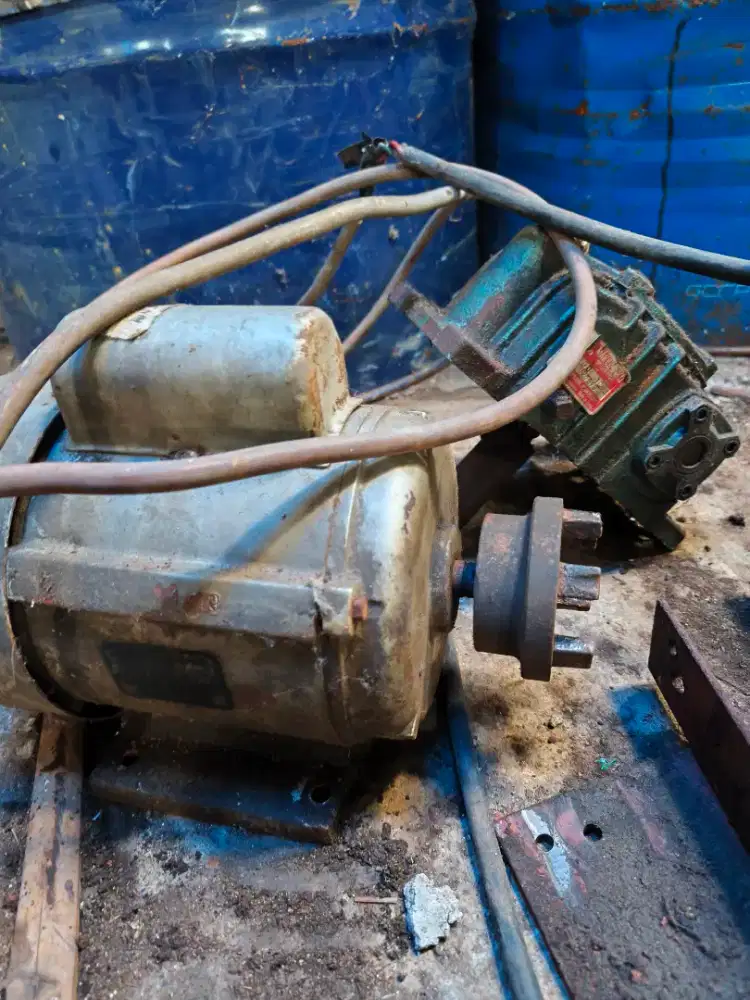 Dijual gearbox dan dinamo sepasang