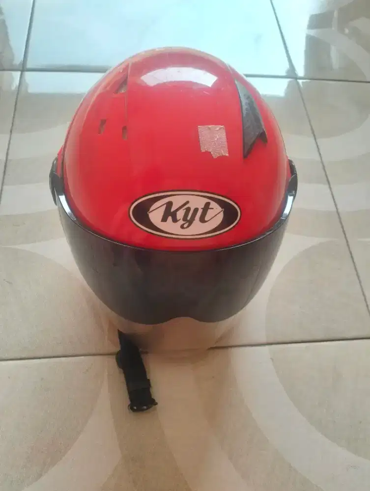 Jual helm KYT warna merah masih bagus