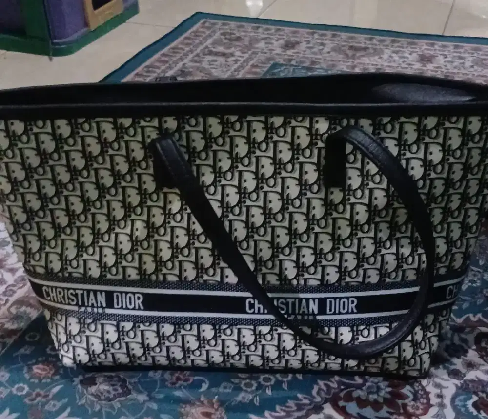 Tas baru no minus