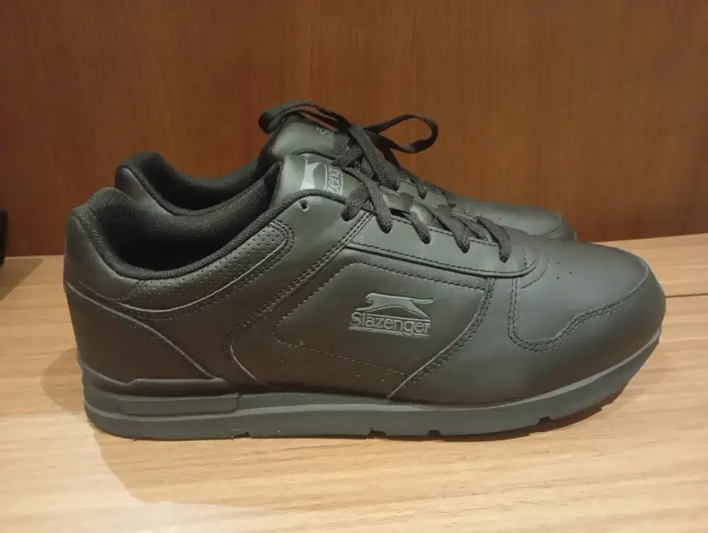 Sepatu Casual Full Black Size 46