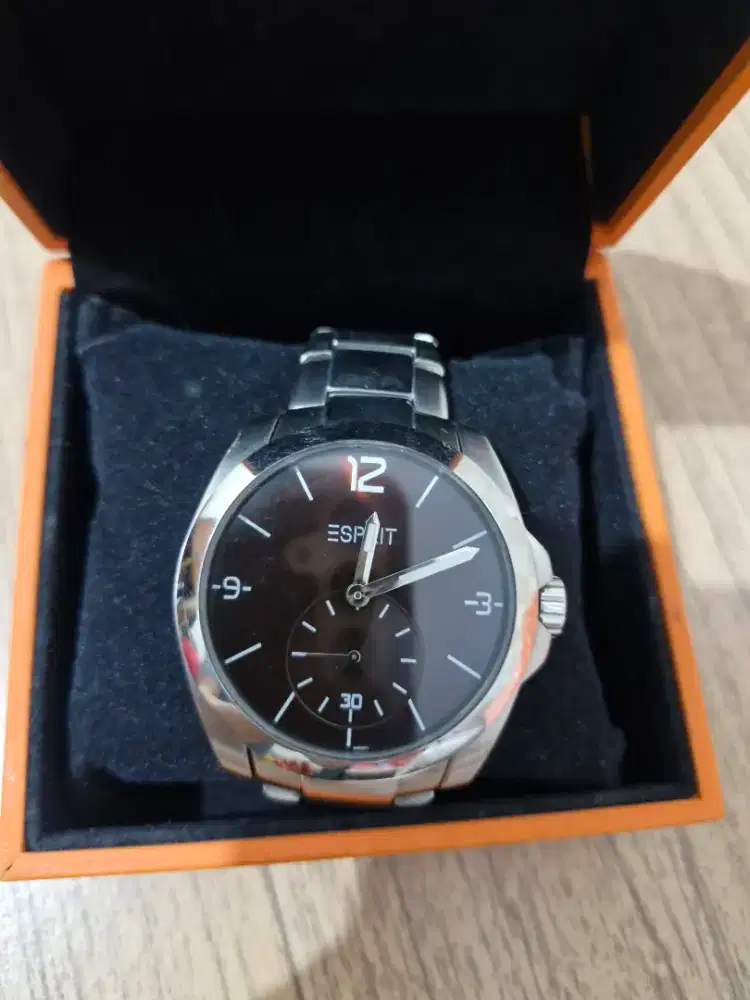 Jam tangan pria merk Esprit