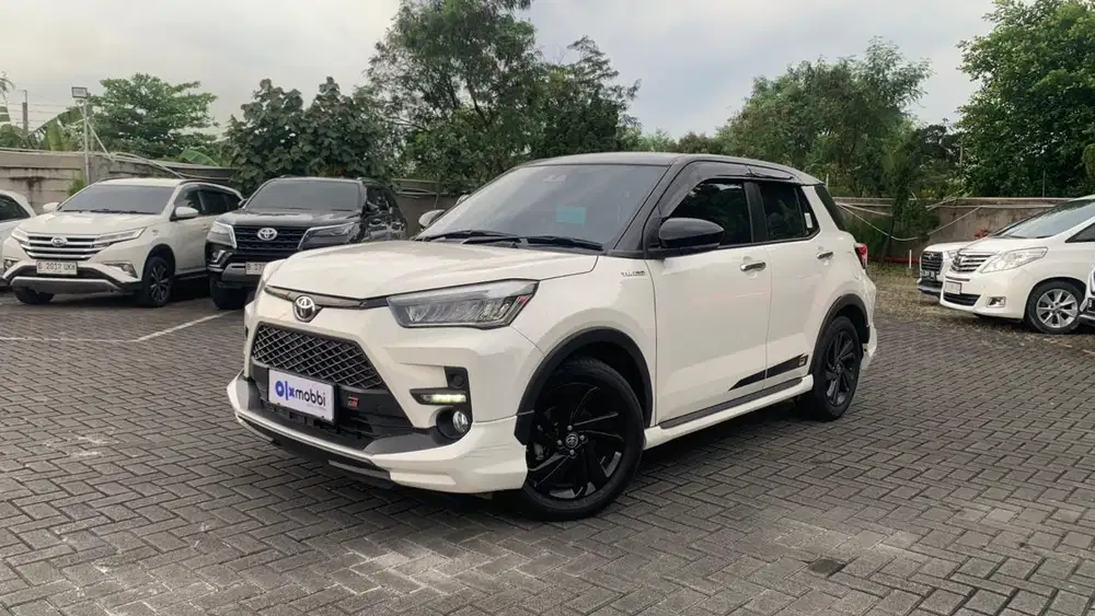 TDP 1 JUTA Toyota Raize 1.0 GR Sport TSS Two Tone AT 2022 Hitam CJFNB