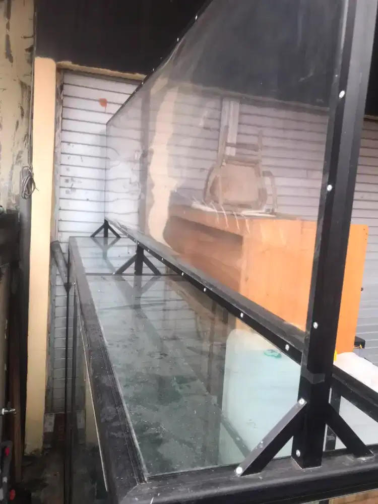 Etalase Apotek Kaca