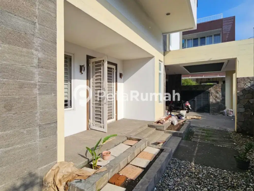 DIJUAL VILLA HOOK JALAN FREESIA KOMPLEK CEMARA ASRI - MEDAN ESTATE (vincent)
