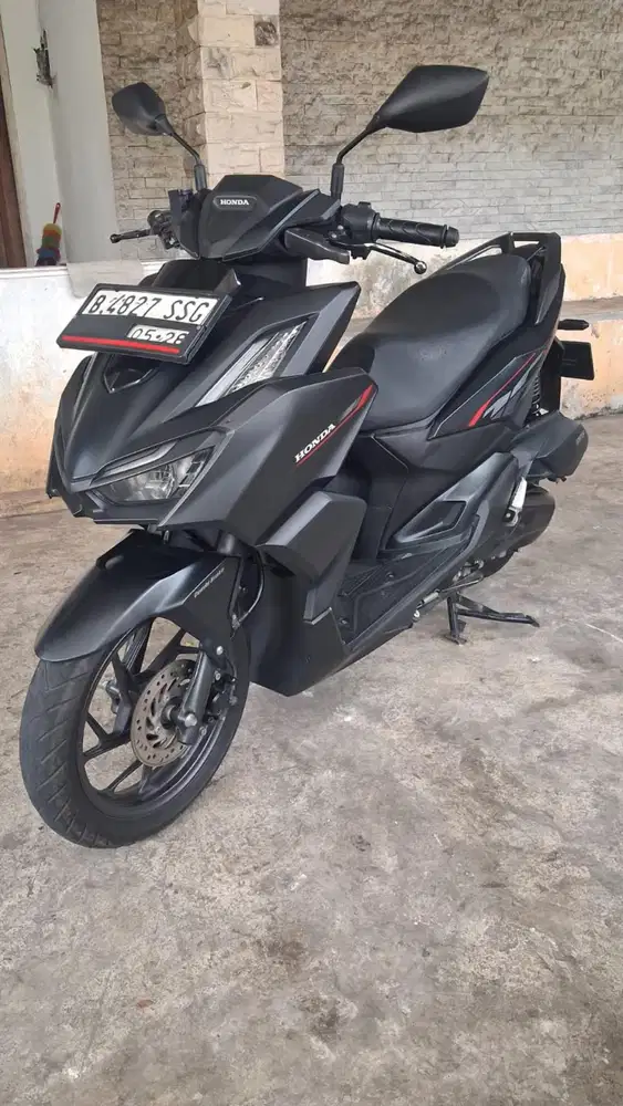 (B) Honda Vario 160 CBS ISS Tahun 2023