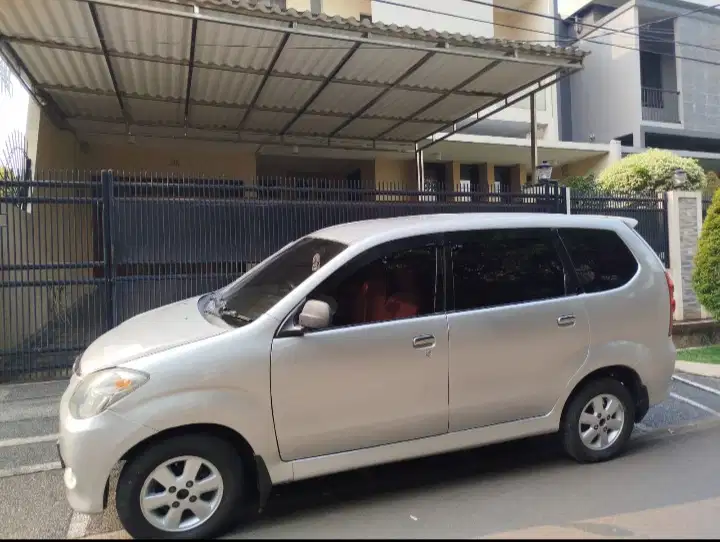 Toyota Avanza E 1.3A/T