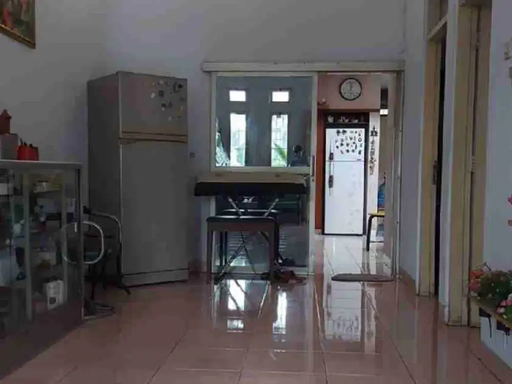 Jual rumah dg 4KT bisa utk usaha juga mainroad sumbersari