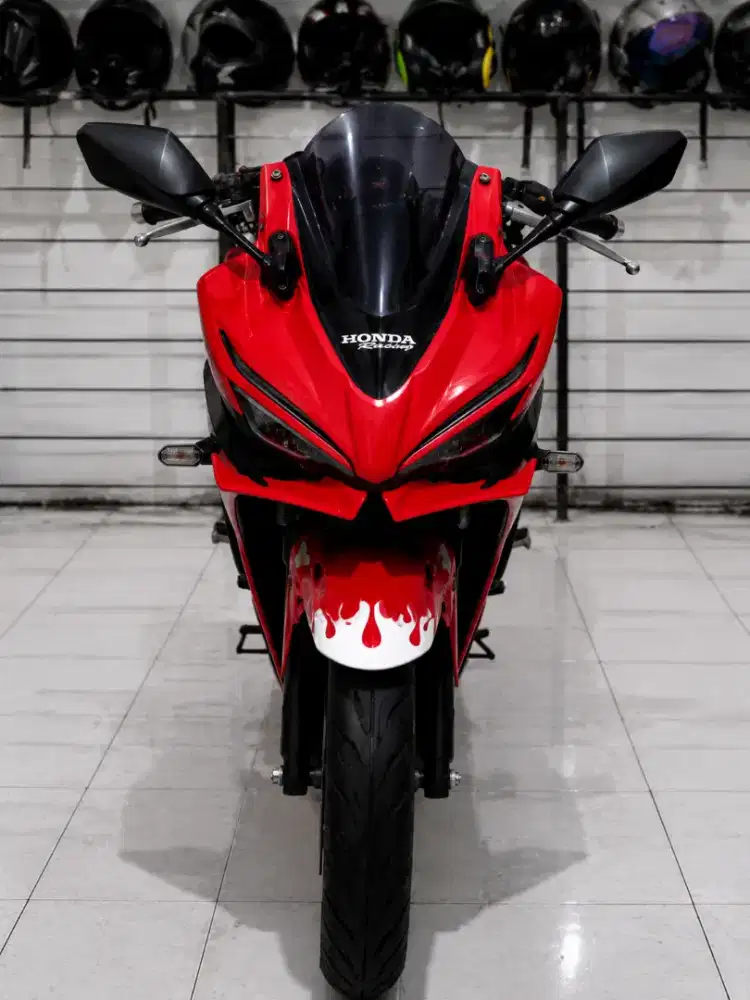 Honda CBR150R 2018 Hitam Merah Pajak Aktif Tangan Pertama