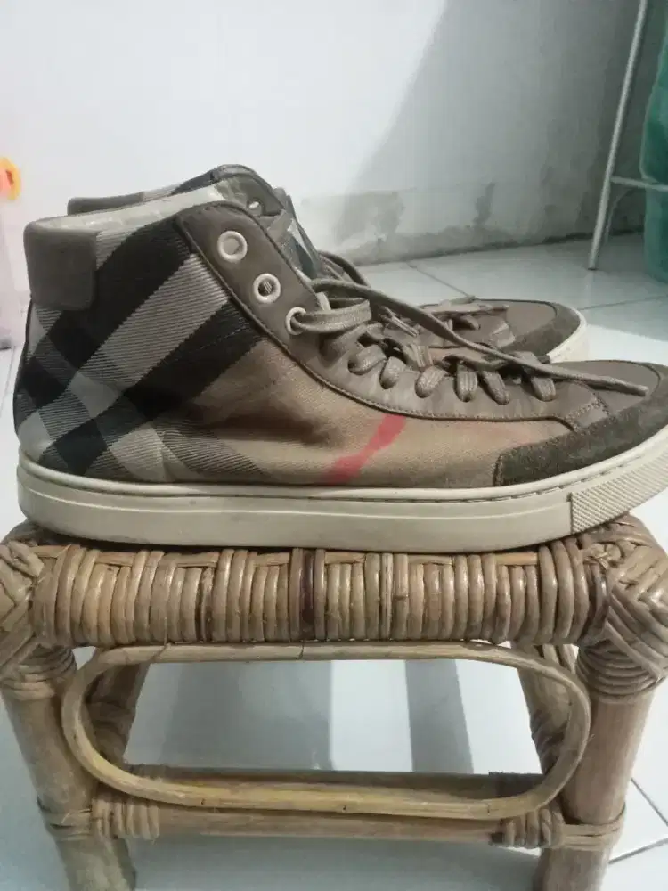 Sepatu ori BURBERRY