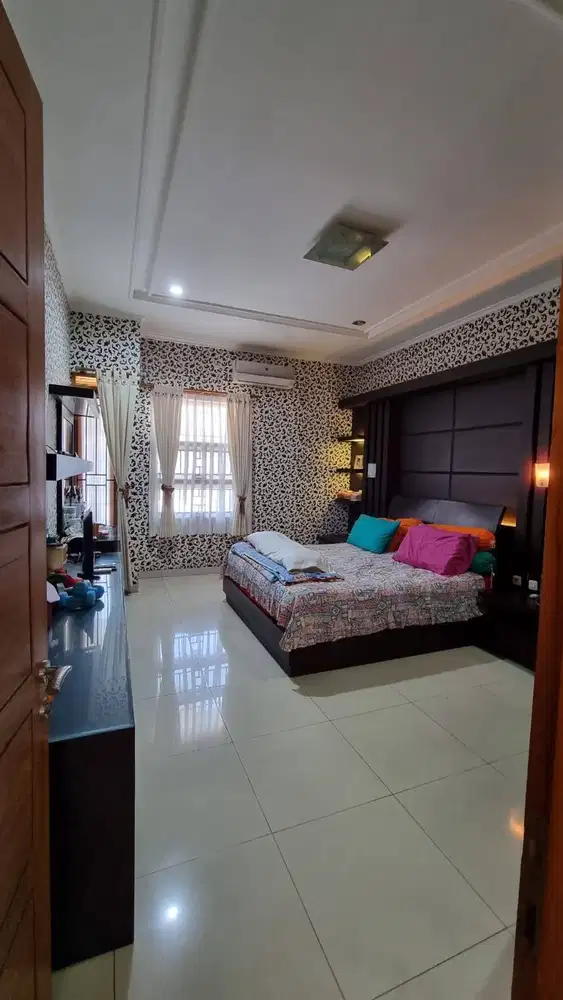 Dijual Rumah Bagus 2 Lantai Semi Furnish di Taman Kopo Indah 3