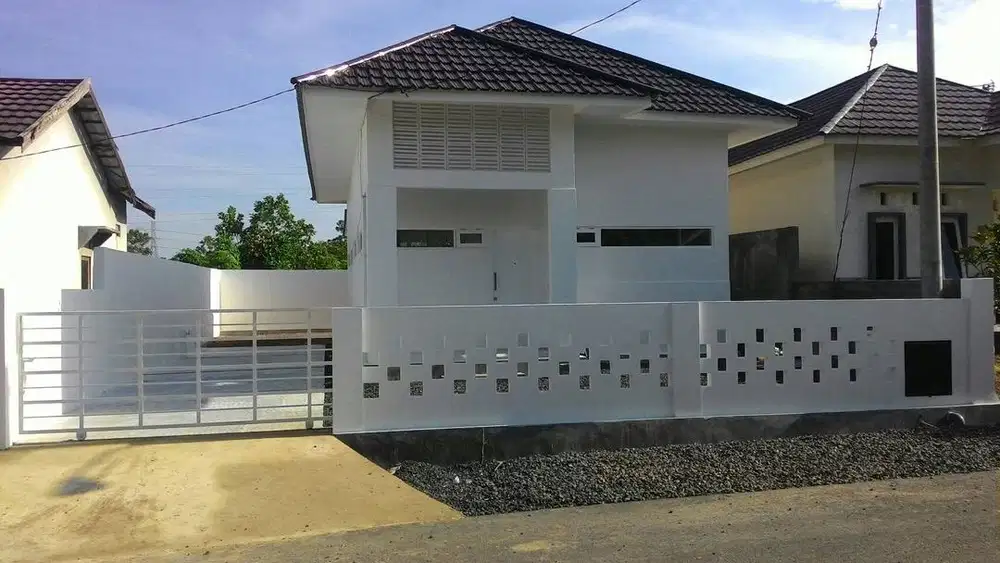 Rumah Putih Fitria Cempaka