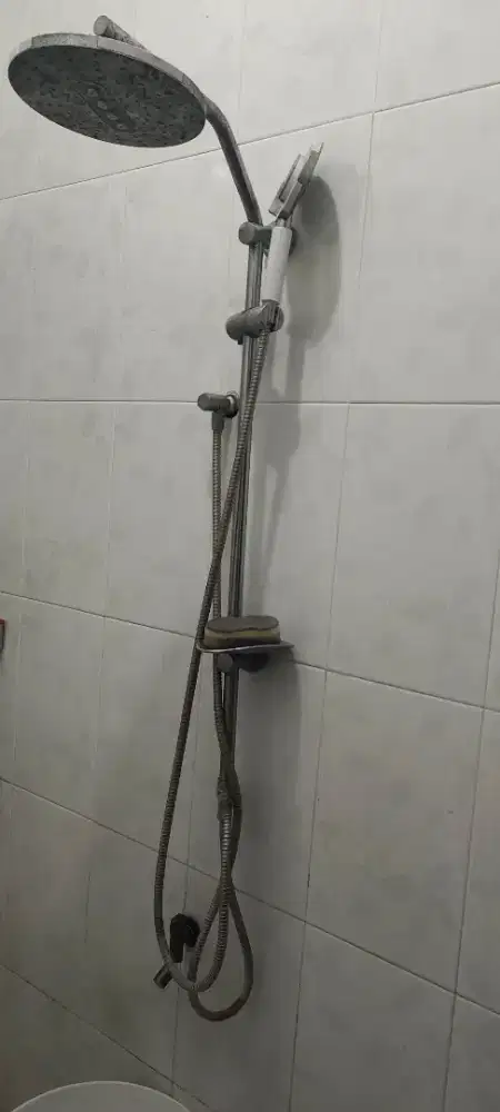 Shower informa bekas
