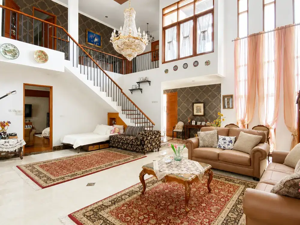 Dijual Rumah Mewah 3 Lantai Ada Swimming Pool Lokasi Strategis Dekat Upj dan Stasiun Jurang Mangu di Bintaro Tangsel Gb-18452
