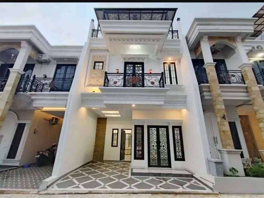 Rumah Baru dan Bagus 3 Lantai American Classic di Ragunan, Jakarta Selatan, SHM