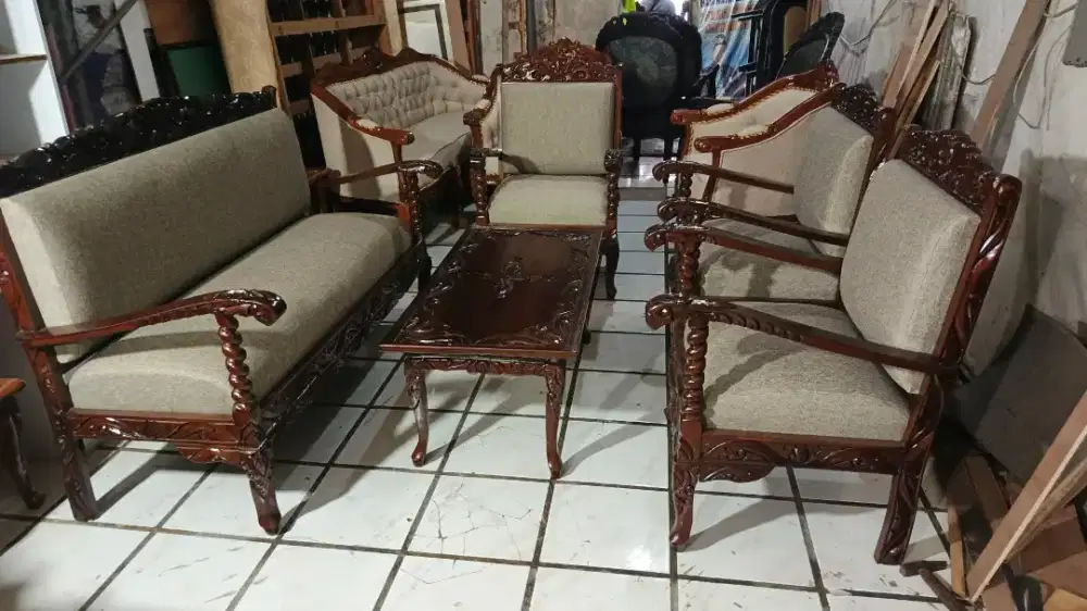 Menerima service / renofasi sofa