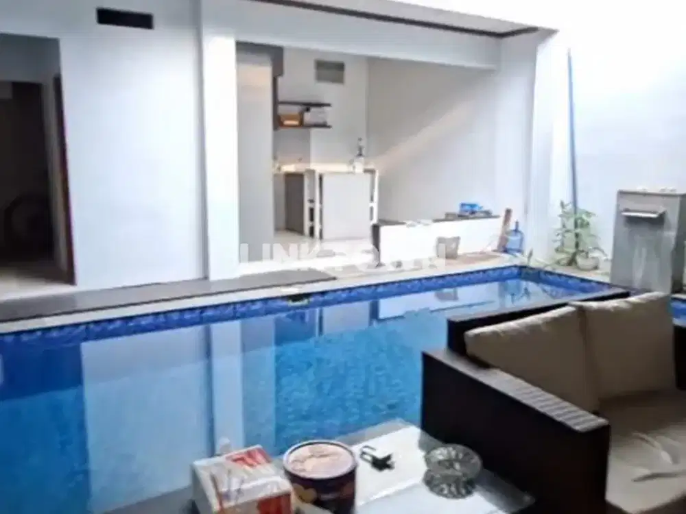 Dijual Rumah 2 Lantai Dengan Private Pool