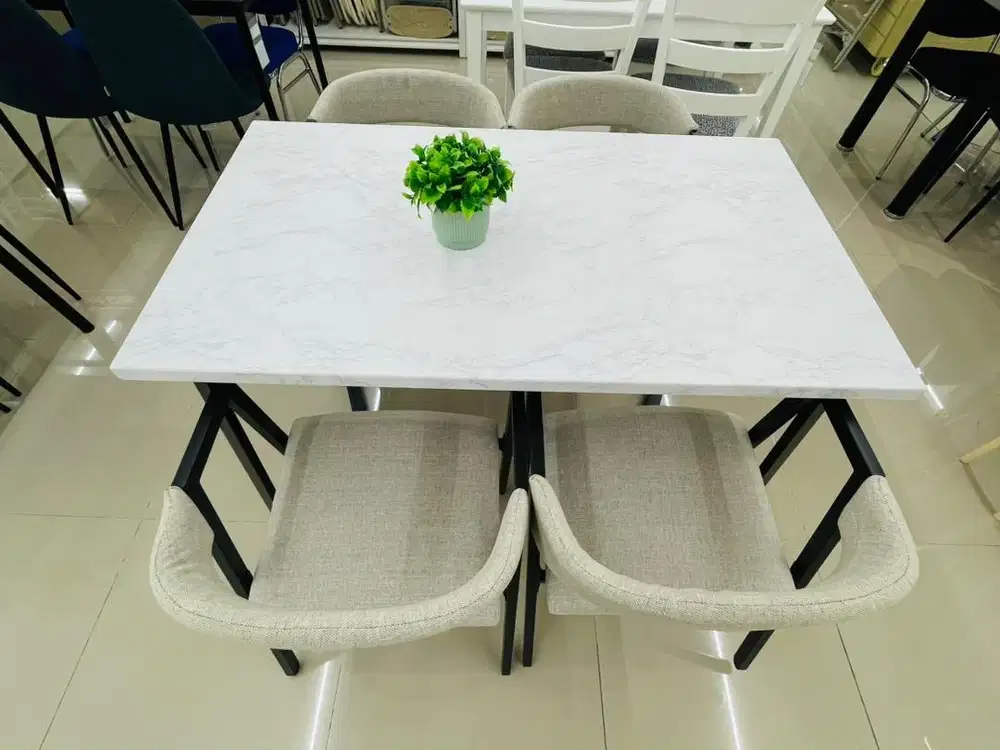 Meja Makan Harper Set White