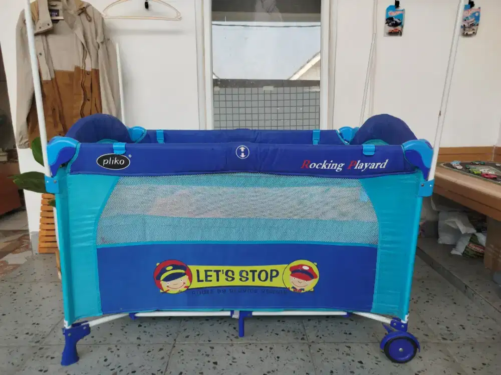 Tempat tidur bayi