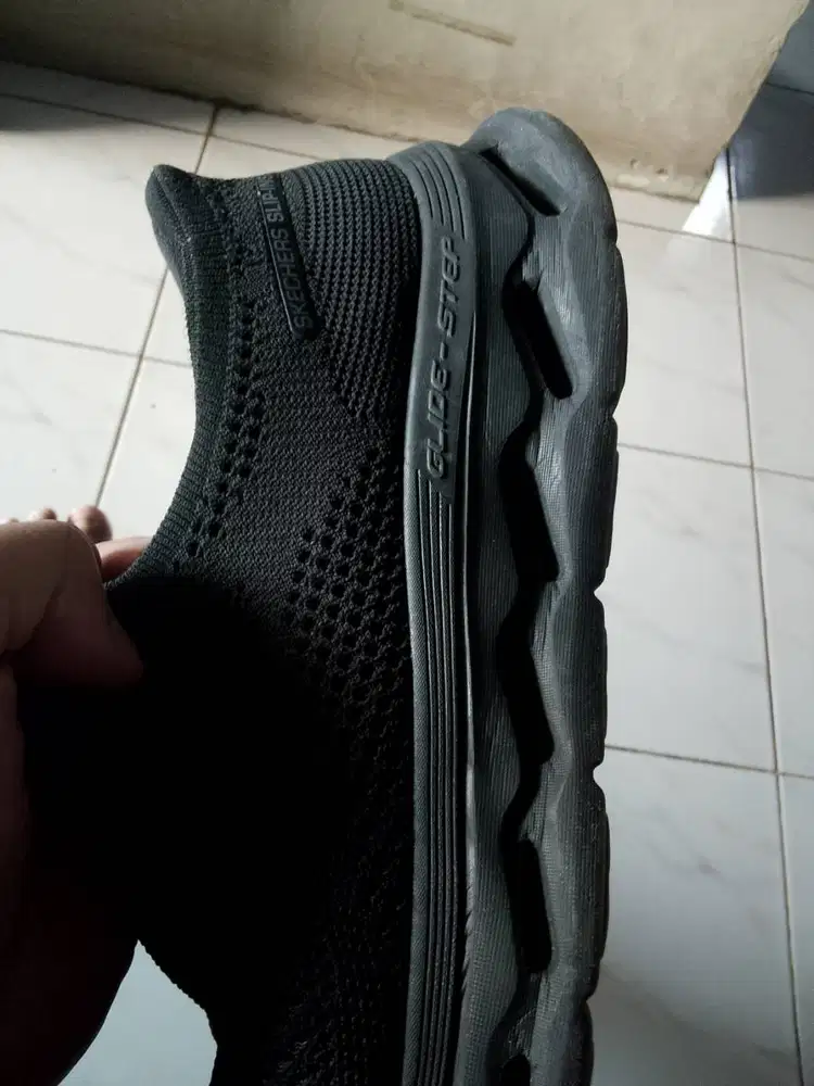 Sepatu skechers