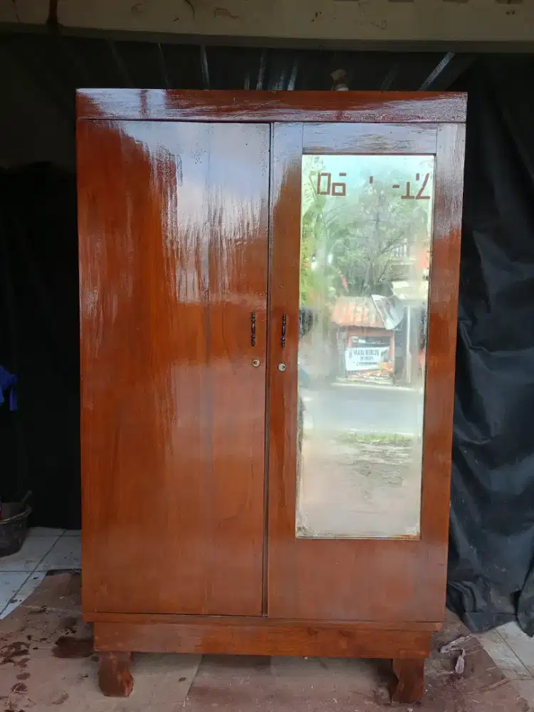 Lemari antik jati tua tahun 1970 bekas dah melamin