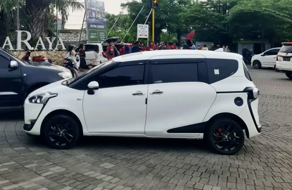 Toyota Sienta V irit mulus terawat