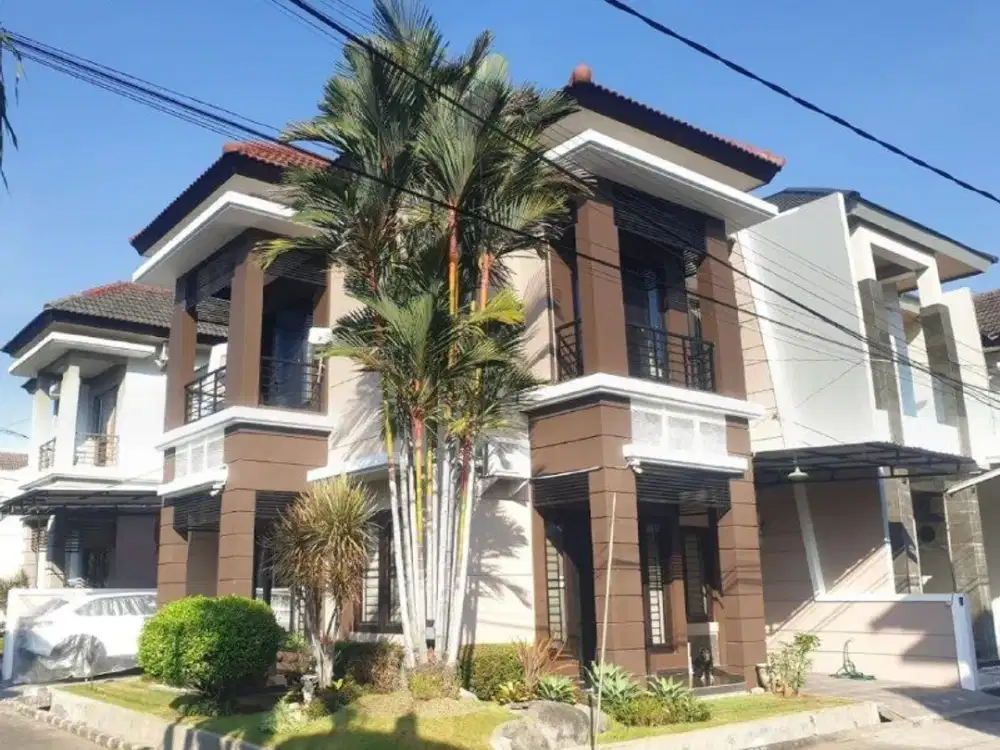 Rumah Hook Semi Furnish Manyar Tirtoyoso , Hadap Utara-Timur (Hook) Row Jalan 3 Mobil