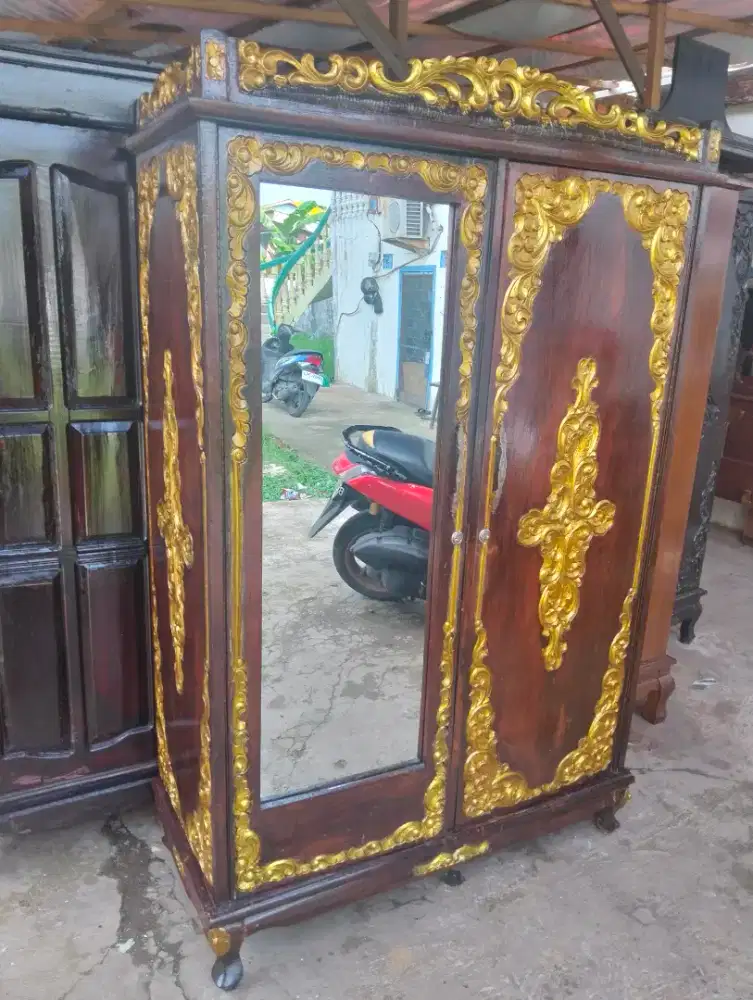 lemari pakaian jati tua lama