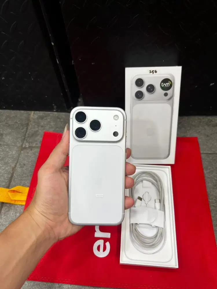 iPhone 17 pro 256 iBox bh 100% garansi desember 2026 like new