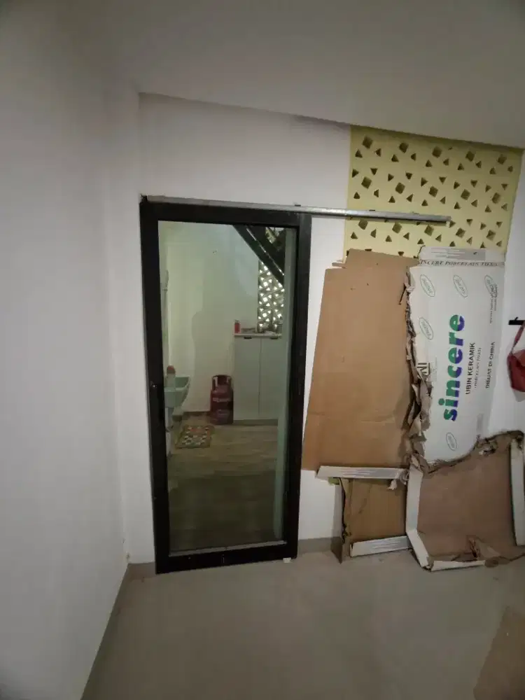 Pintu kaca geser