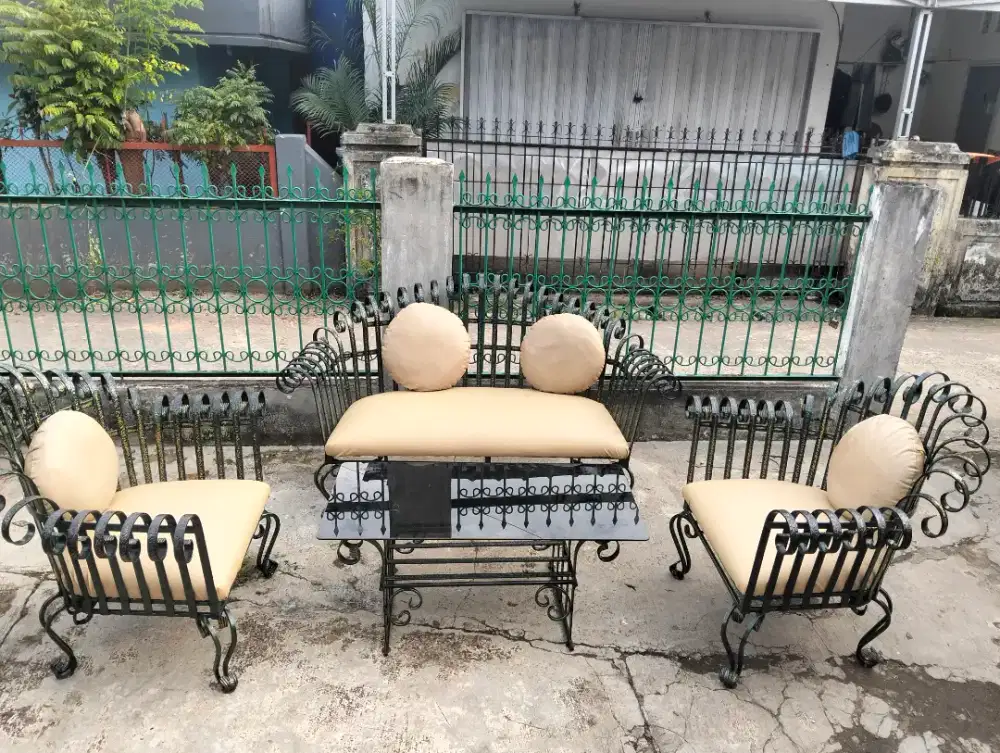 kursi tamu besi lama antik
