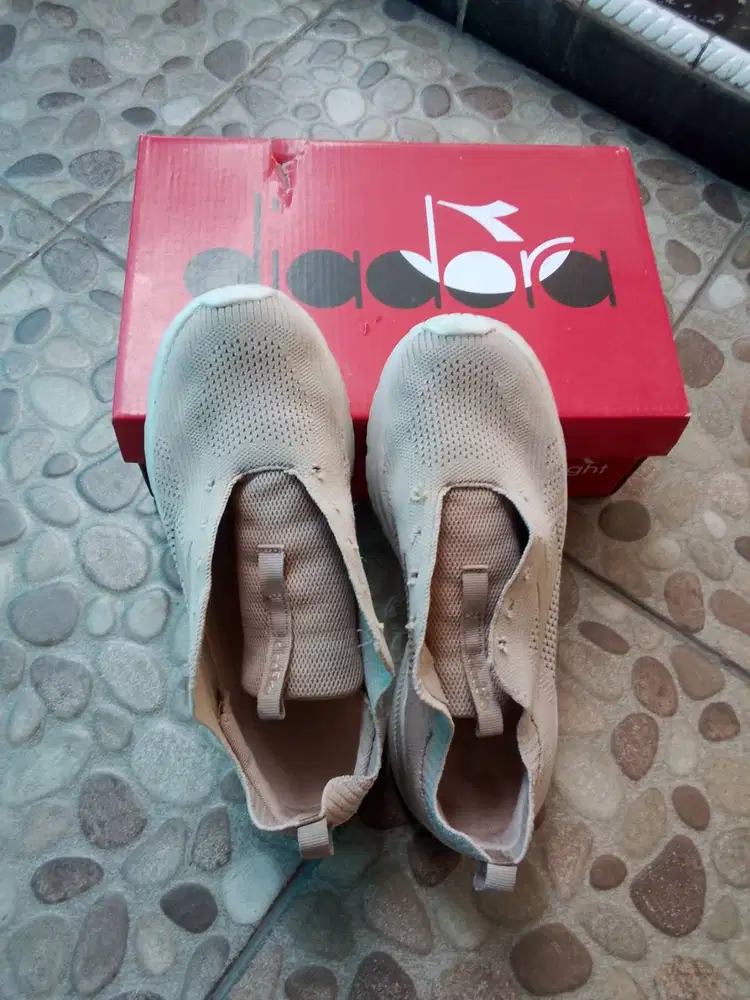 Diadora cewe ukuran 39 insol 24,5