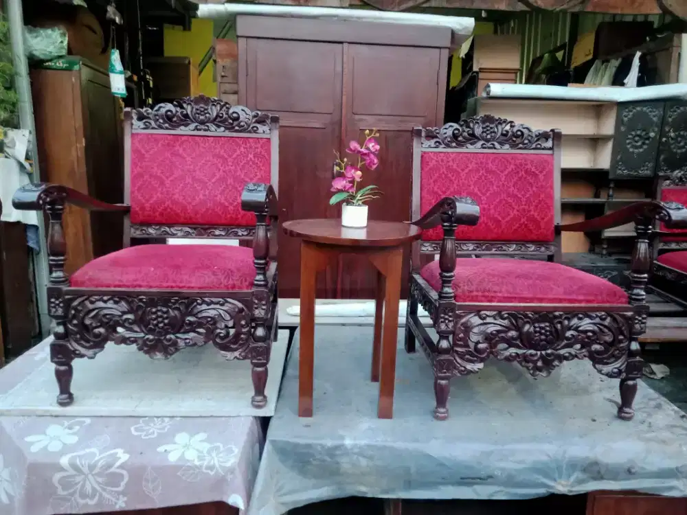 Satu set kursi teras jati Jepara ukir,