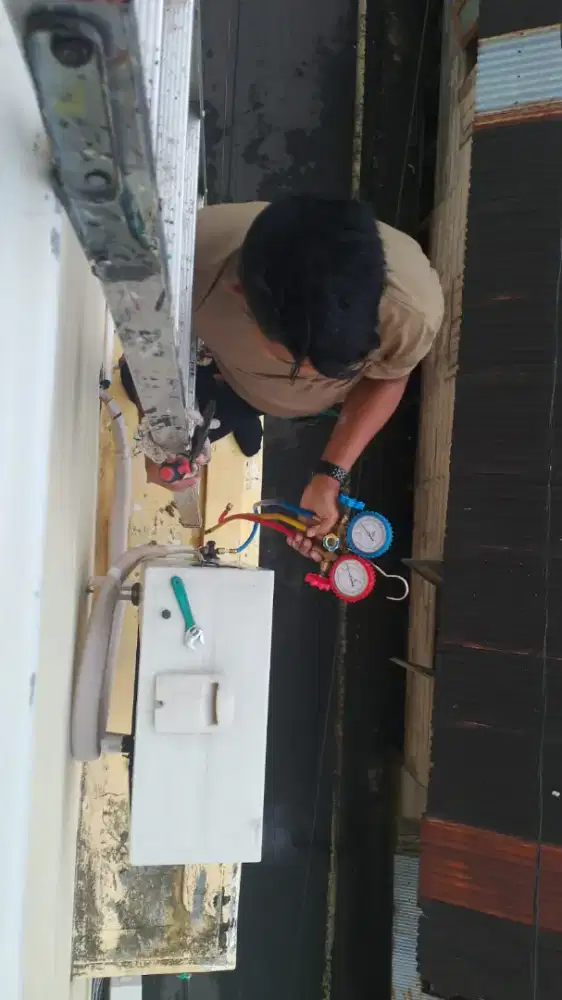 Menerima layanan jasa service ac dan bongkar pasang