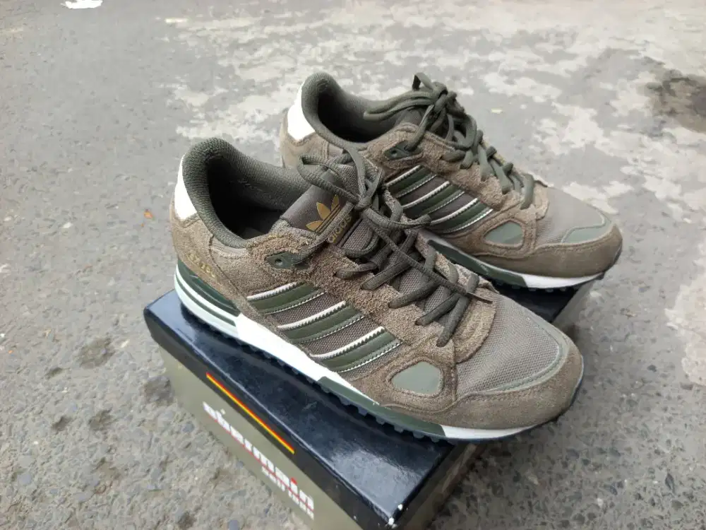 Sepatu Adidas adicolor ZX 750 ori size 42